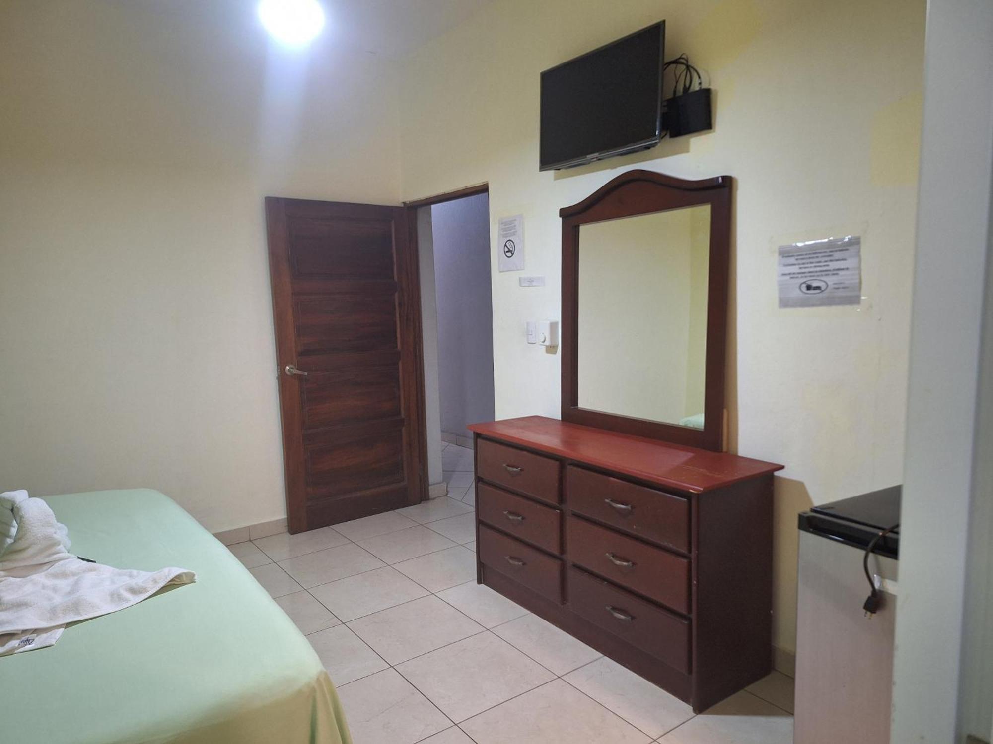 Hotel Enrique I Gazcue, Bed And Breakfast Santo Domingo Exterior photo